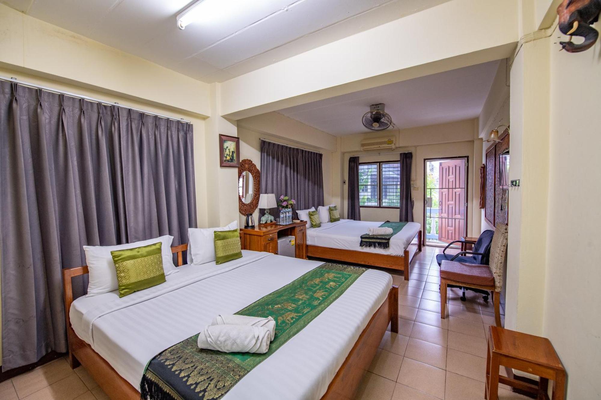 Saithong House Hostel